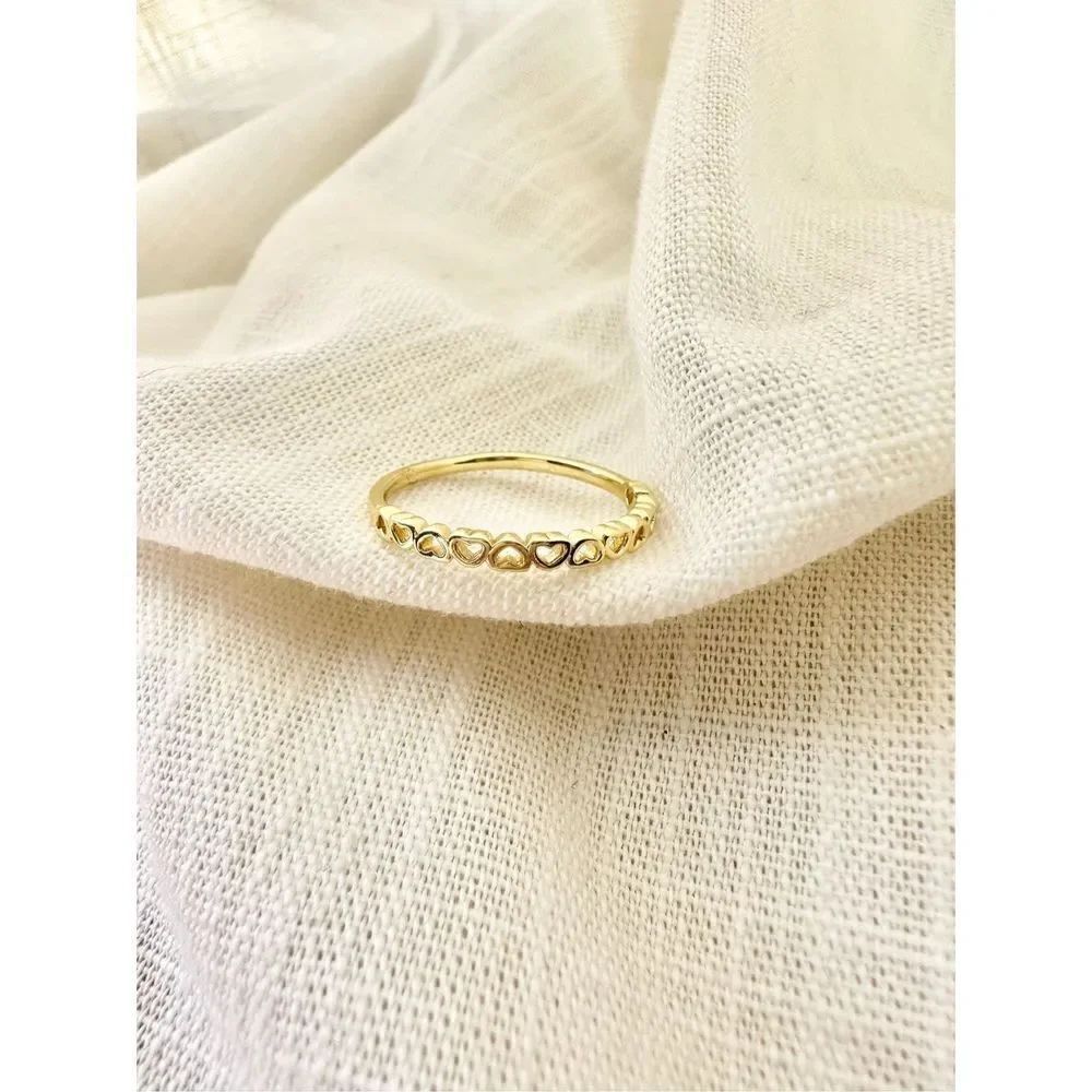 Delicate Gold color heart band ring